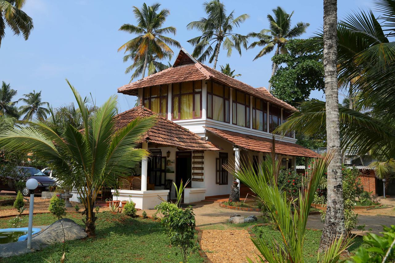 Pozhiyoram Ayurveda Beach Resort Alappuzha Buitenkant foto