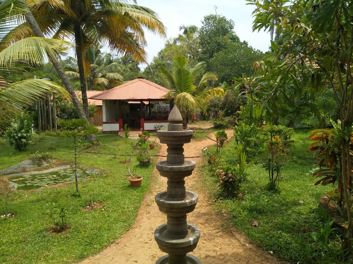 Pozhiyoram Ayurveda Beach Resort Alappuzha Buitenkant foto