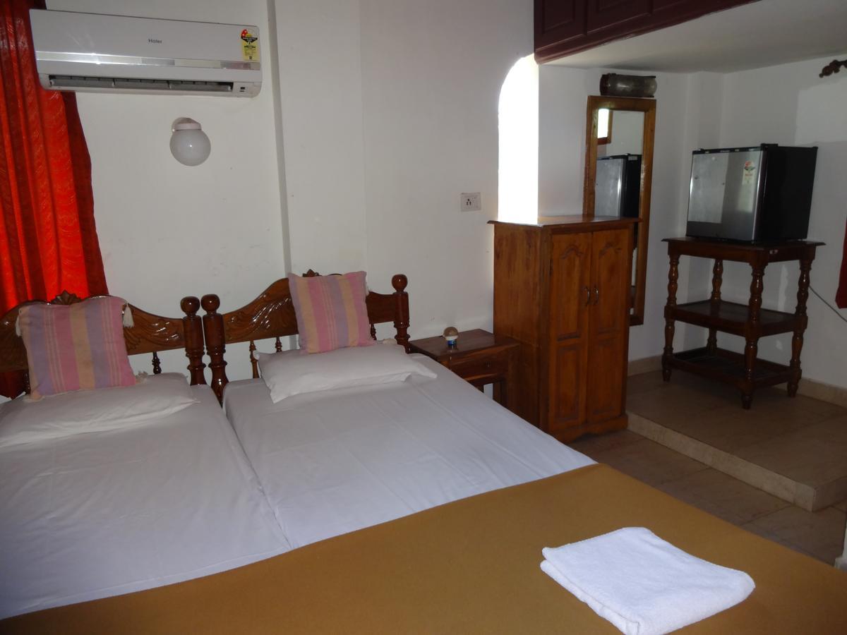 Pozhiyoram Ayurveda Beach Resort Alappuzha Buitenkant foto