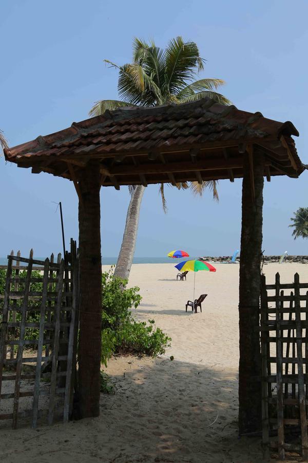 Pozhiyoram Ayurveda Beach Resort Alappuzha Buitenkant foto